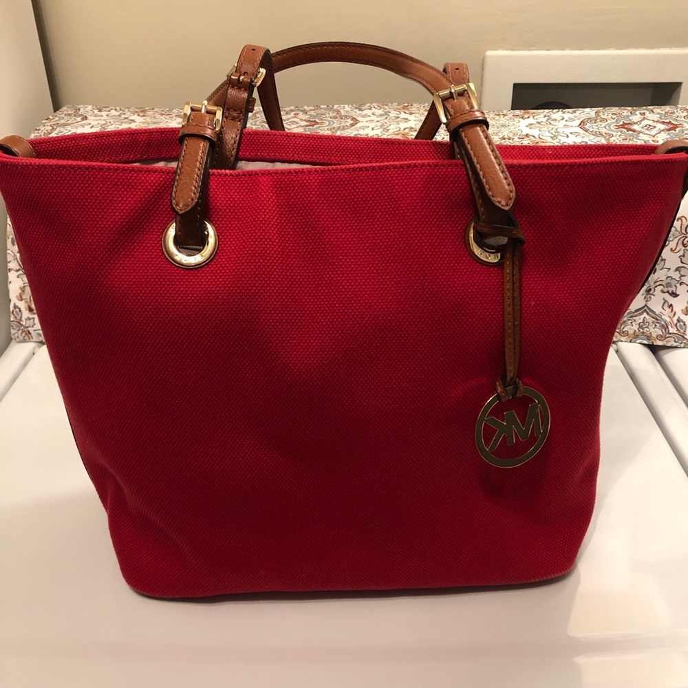 Michael Kors Pocket Book